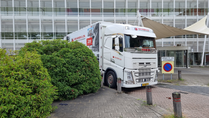 Verhuiswagen met meubilair Tergooi MC