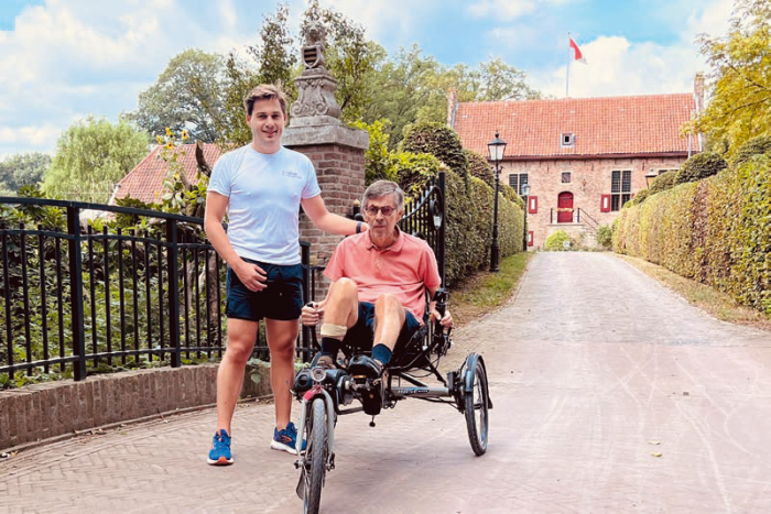 Zoon Wijnand van der Paauw met zijn vader.