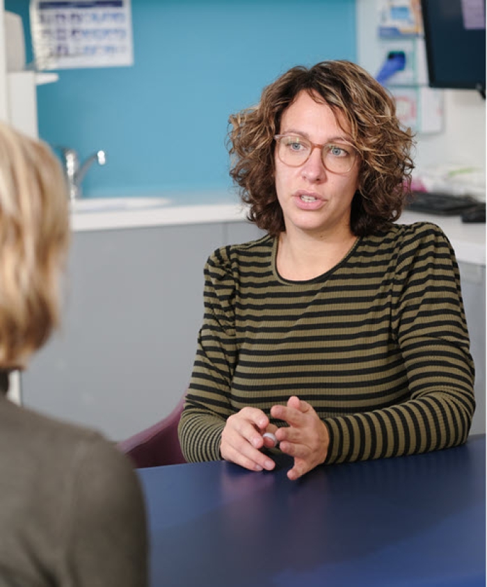 Marieke , een van de medisch-pedagogisch zorgverleners op de Kinderafdeling.