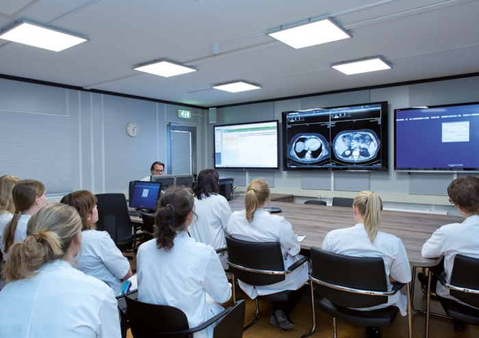 Coassistenten in de opleidingsruimte van Radiologie.