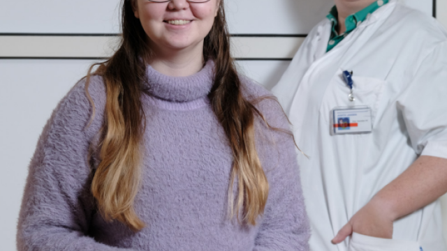 Noëlle met (kinder)diabetesverpleegkundige Judith Jansen. 