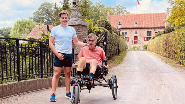 Zoon Wijnand van der Paauw met zijn vader.