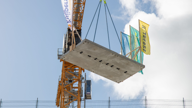 Het hoogste punt van het gebouw wordt geplaatst