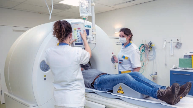 radiologisch-laboranten-linda-bruens-sophie-te-loeke-1.jpg
