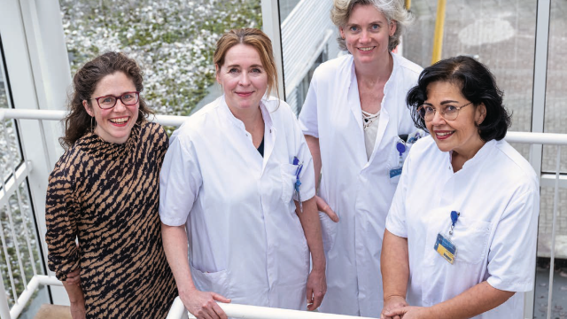 Het multidisciplinaire team van de POP-poli, van links naar rechts: psychiater Marin Peereboom, verloskundige Yvonne Kox, gynaecoloog Anneloes Ruifroek en verloskundige Marieke Peulers.